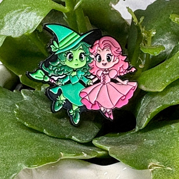 WICKED/oz-Green and Pink Witch and Princess Enamel Pin - Picture 1 of 4